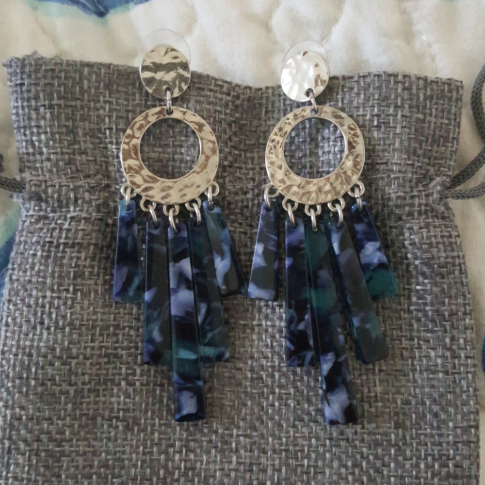 Dangle earrings
